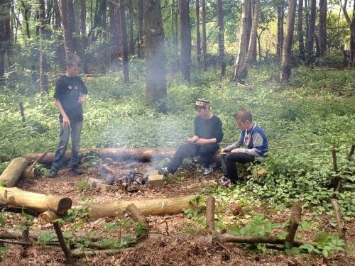 Voorbereidingen voor de stokbroden bakken - op vakantie met Maudsplekje Voorbereidingen voor de stokbroden bakken - op vakantie met Maudsplekje